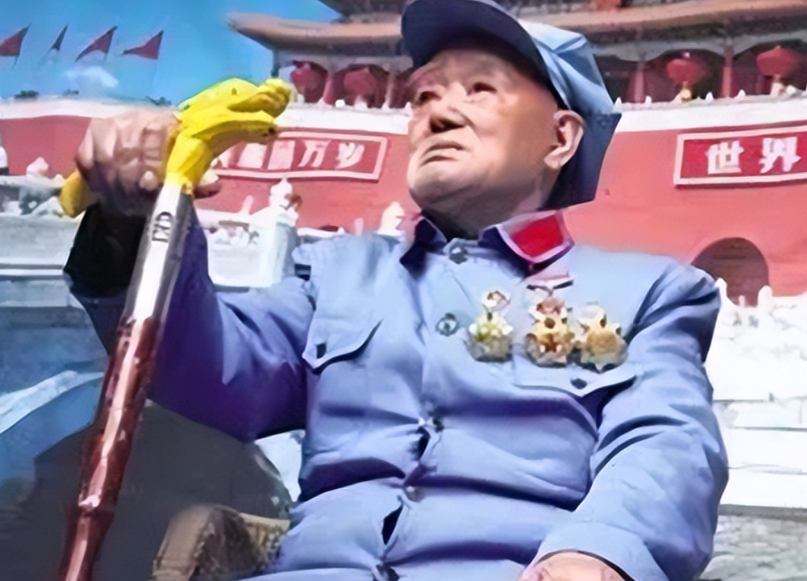 1940年，刘洪才伪装成日军外出侦察，回来路上遇到五名民兵，他看了几人一眼，觉得