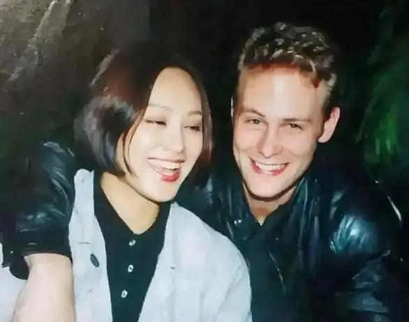 1997年，宁静与美国人保罗结了婚，初到婆家时，婆婆对她说：“我们家有农场，你们