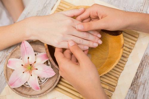 指甲上的月牙和健康有什么关系? 月牙真的是越多越好吗?