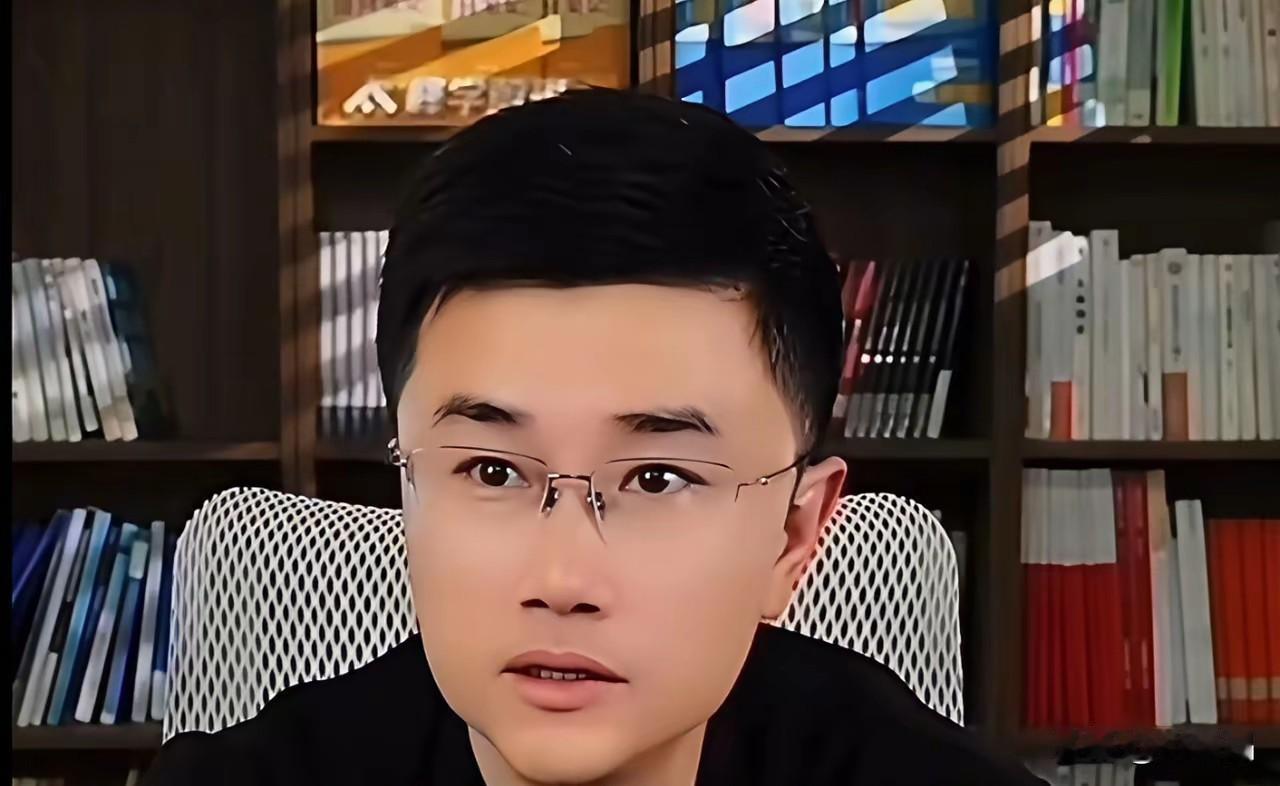 峰学蔚来不得不提及的人物，张老师的大学四年同学杨老师，一个宿舍，同一天出生。非常