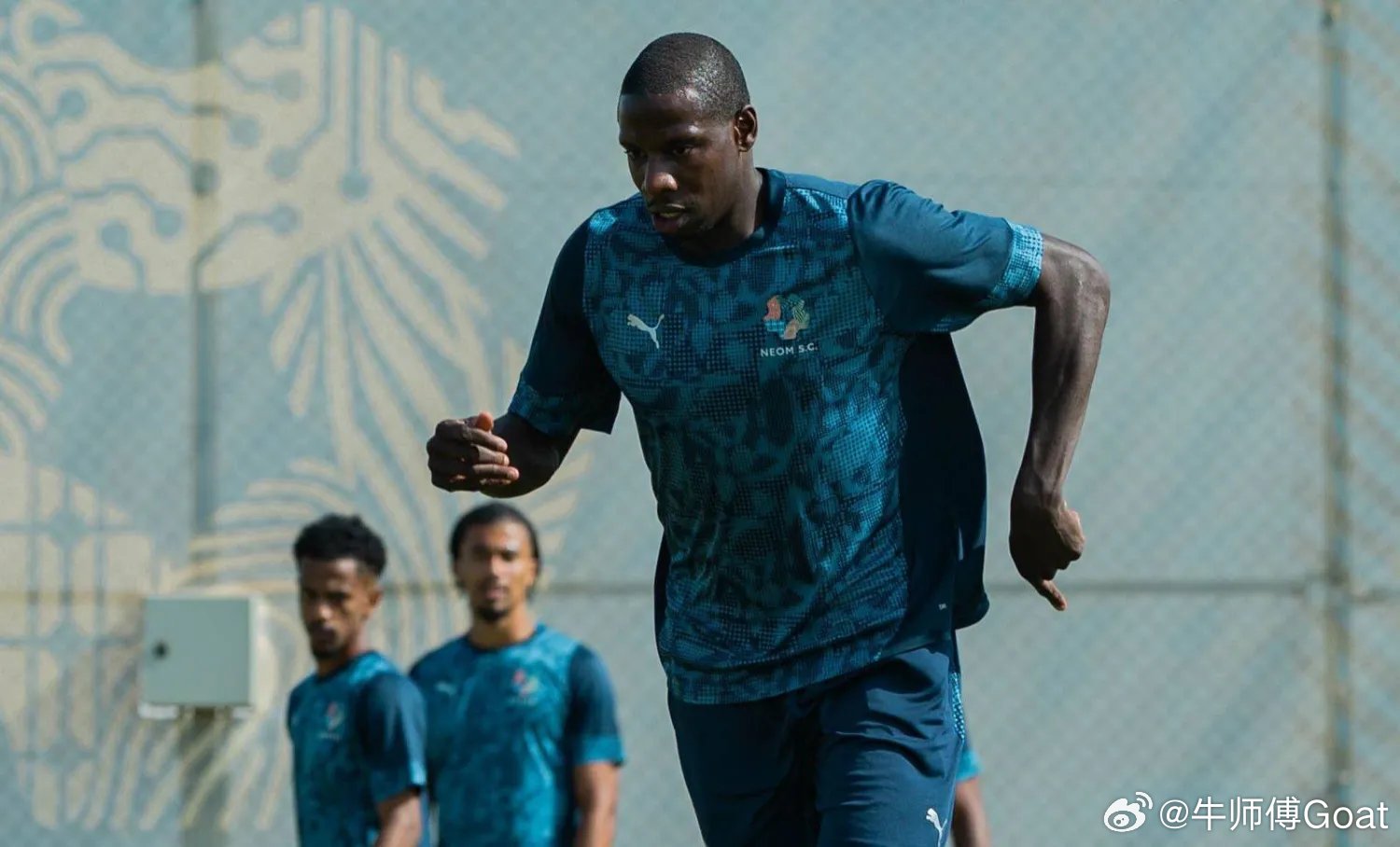 C罗和利雅得据中东报🔴周六晚，沙特职业联赛第八轮比赛将在塔布克国王哈