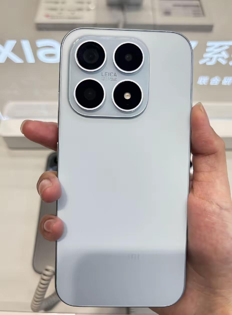用过小米和荣耀的朋友进来说说看，小米和荣耀选哪一个？这么说吧，小米那边徕卡影