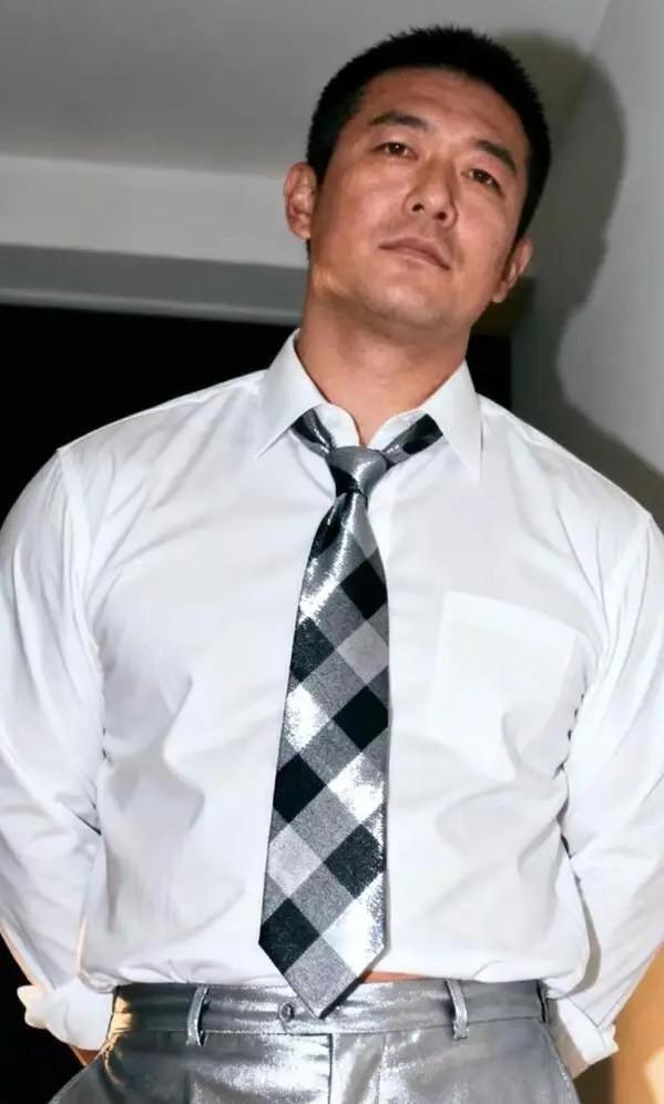 你心目中完美男人最标准的身高体重的标准各是多少？男人的身高如果太矮，那怕你的颜值