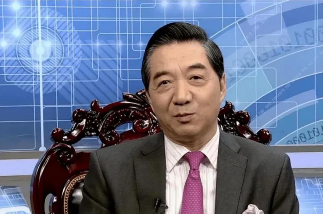 张召忠2015年说“中国20年追不上美国”时，网上好多人骂他“灭自家威风”。为啥
