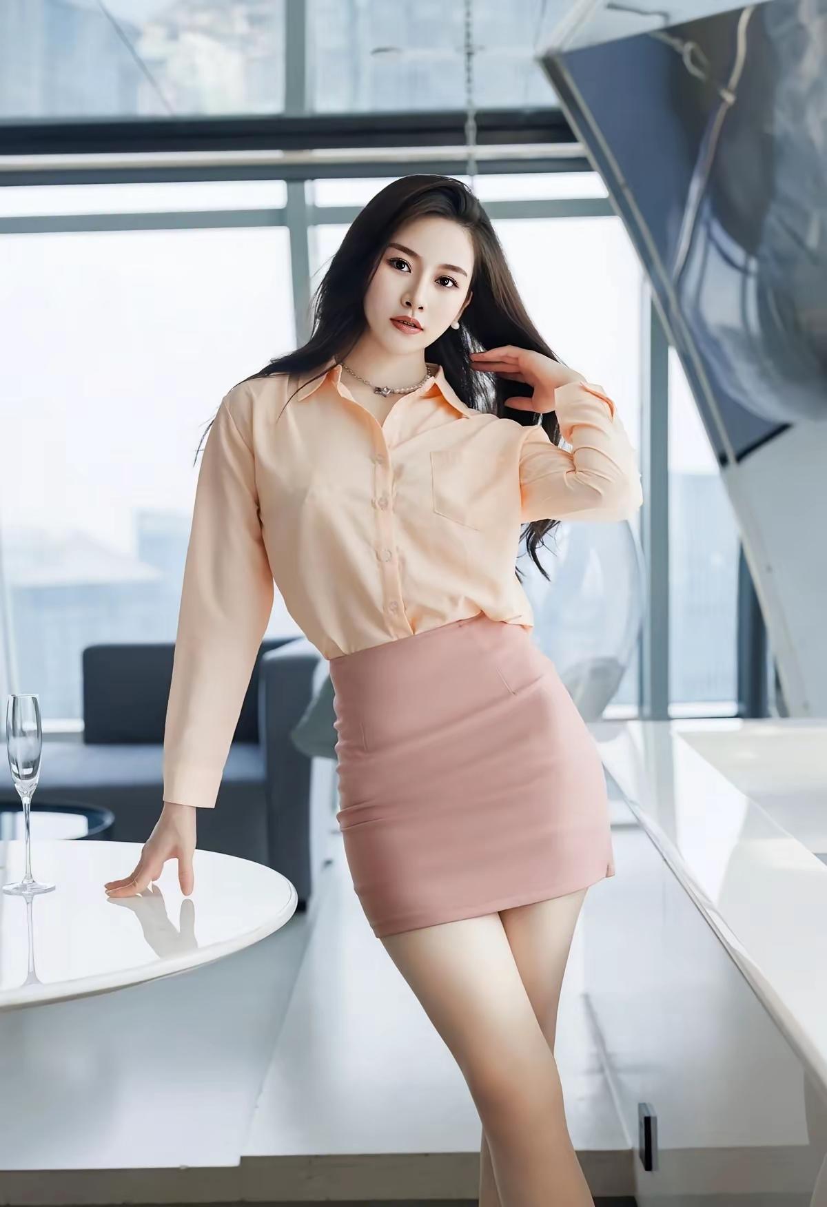 努力是一件特别需要沉下心来，长久坚持的事。它成长的土壤需要一个人单打独斗，忍受无