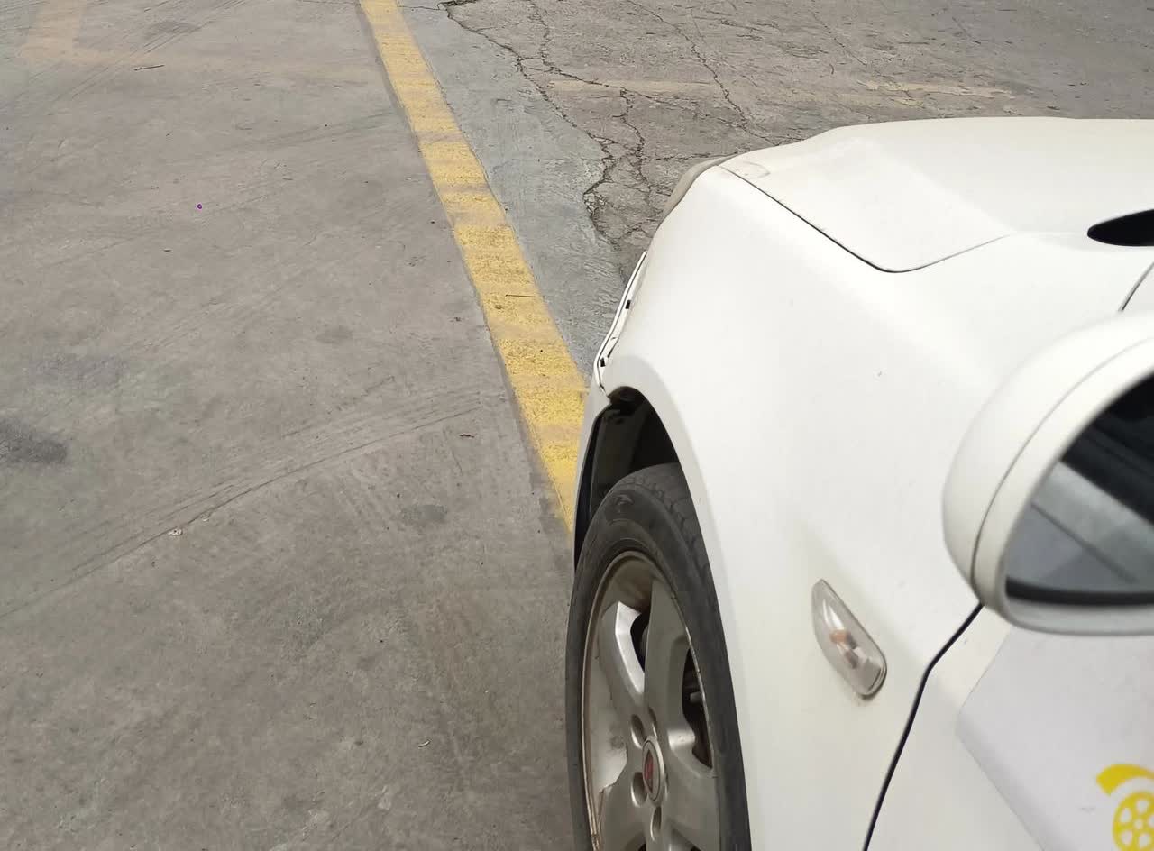 之前报的驾校一直没时间去练车，这个月被公司辞退，正好有时间去练车了[笑着哭]，报驾