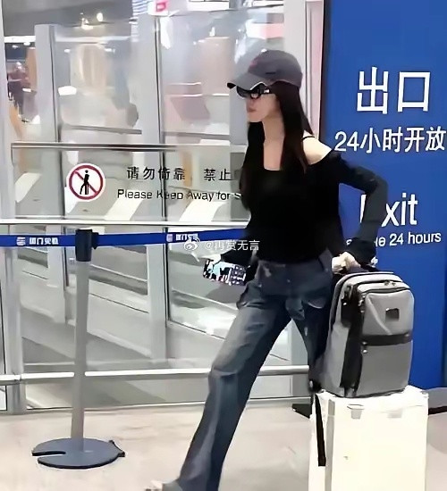 汪峰的女儿小苹果，完美的继承了章子怡的基因。