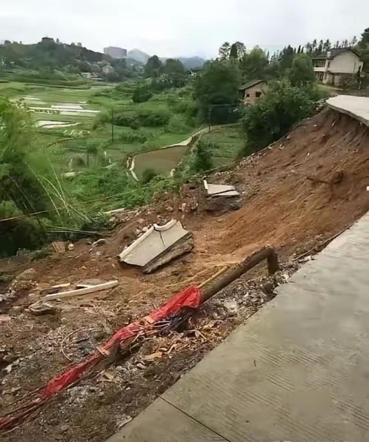看完真的破防了。湖南新化6名消防员牺牲，最小的19岁，最大的才28岁。最