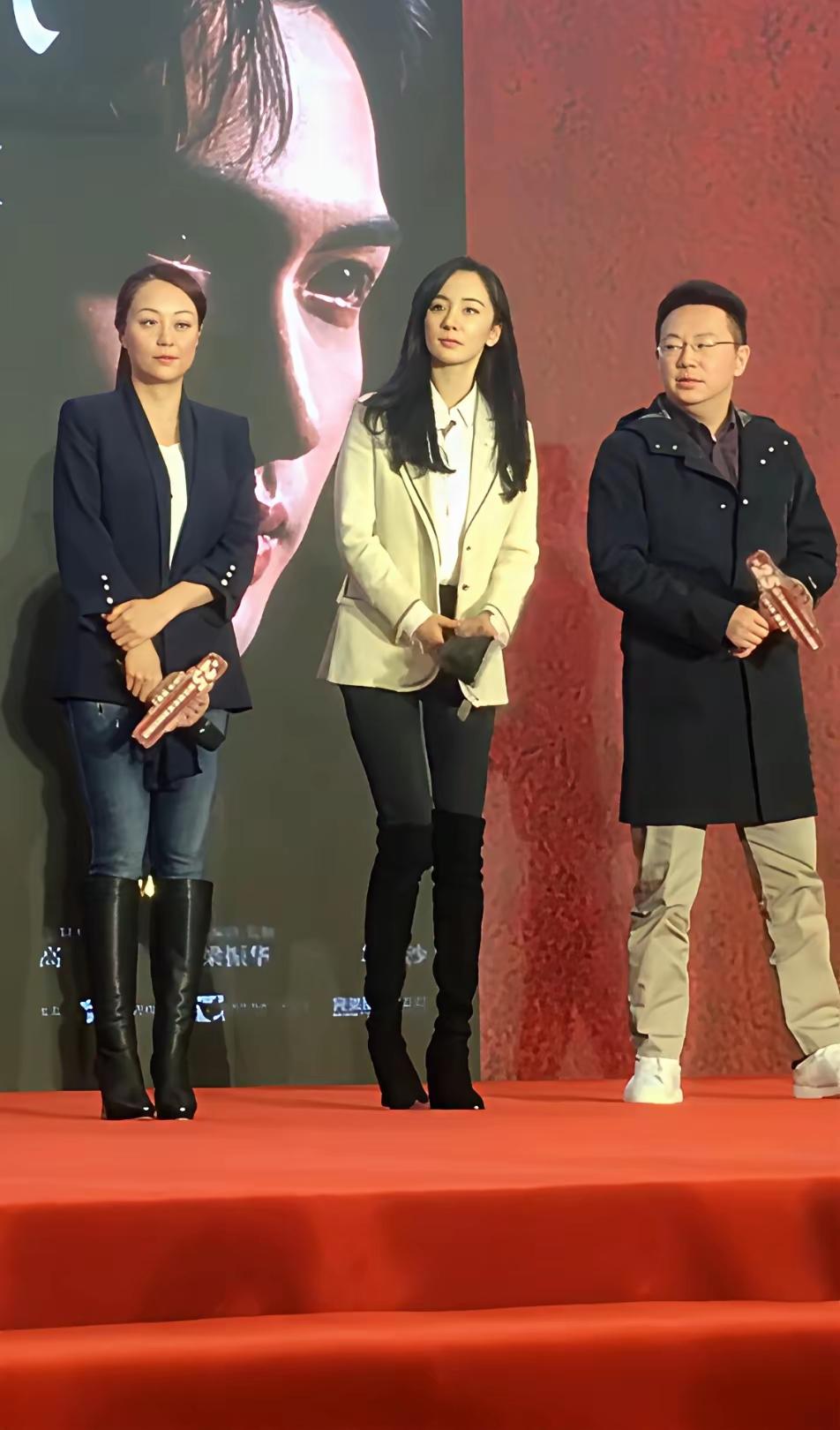 杨幂这身材比例，真是老天爷追着喂饭吃。166.5厘米的身高，在娱乐圈里不算