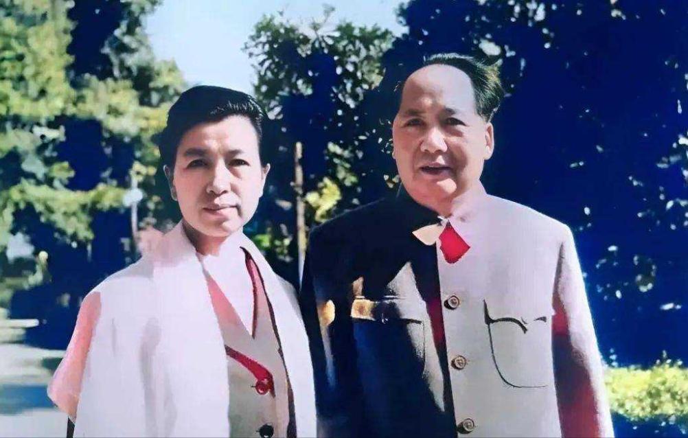 1965年那张照片火了，但真正让人坐不住的，是照片背后藏了几十年的那笔