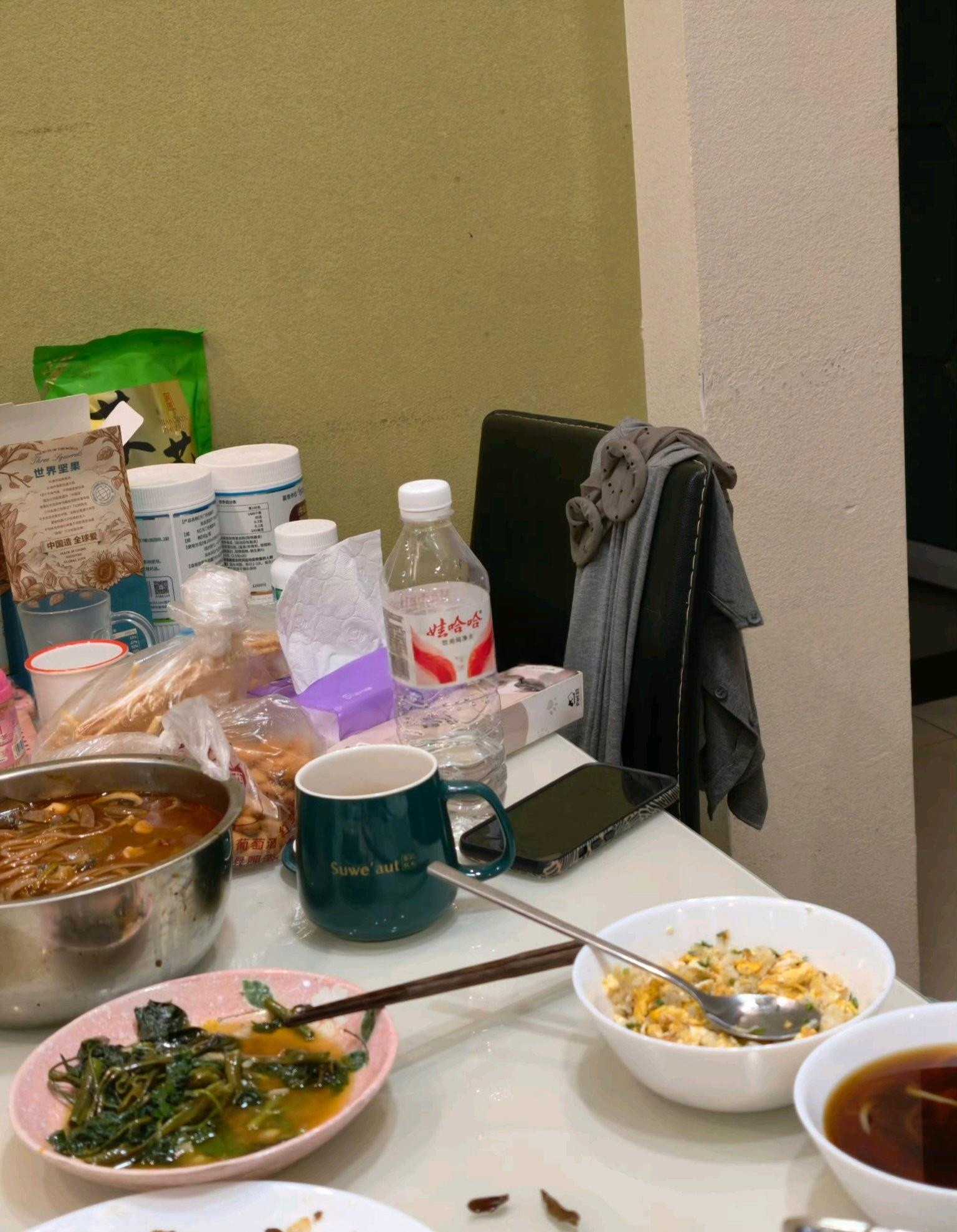 吃个饭就不能注意一下个人卫生吗？