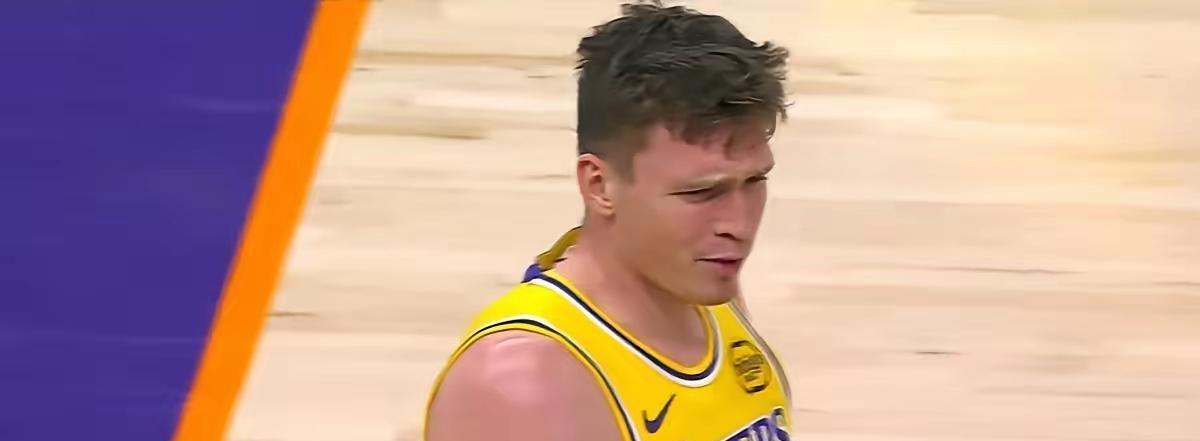 史密斯再次暴走，一个人心在滴血！小里弗斯伤缺，不怕，史密斯暴走，成为东契奇与詹