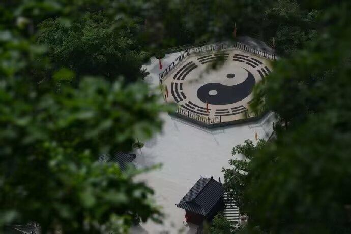 心善可通神，德高能镇鬼，仁慈能伏煞，义高能御邪，正气可降妖，坦荡能驱魔，礼恭能化