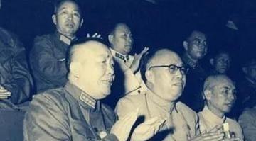 1957年，一位警卫员掏出手枪，对准正在开会的李发少将连续开了三枪，倒在血泊中李