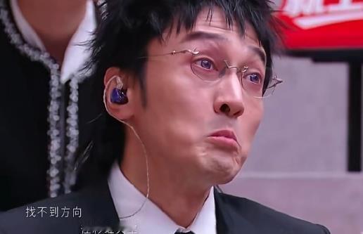 王传君听刘畊宏演唱《彩虹天堂》的时候，他的面部表情，和其他的歌手为什么不太一样？
