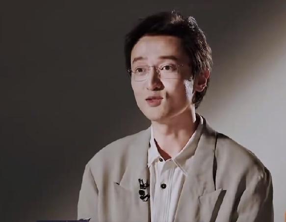 终于知道王传君为什么会来参加披荆斩棘的哥哥了，不是因为他生完二胎缺钱花了，而是