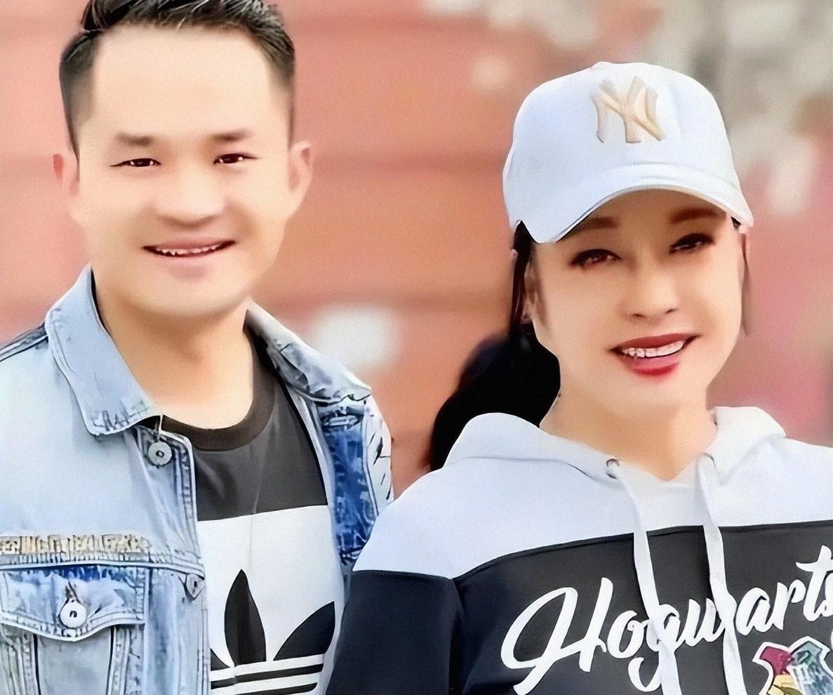 76岁的刘晓庆还有风流债呀[捂脸哭]她小38岁的前男友古柯正式起诉她，向她