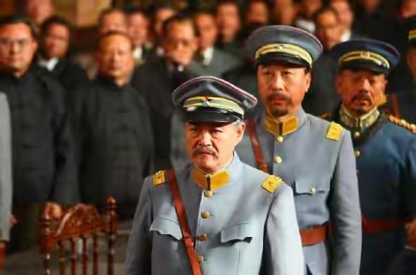 “清朝奠定领土法理”这个说法其实是存在问题的。溥仪退位后,民国分为明显的两段:以