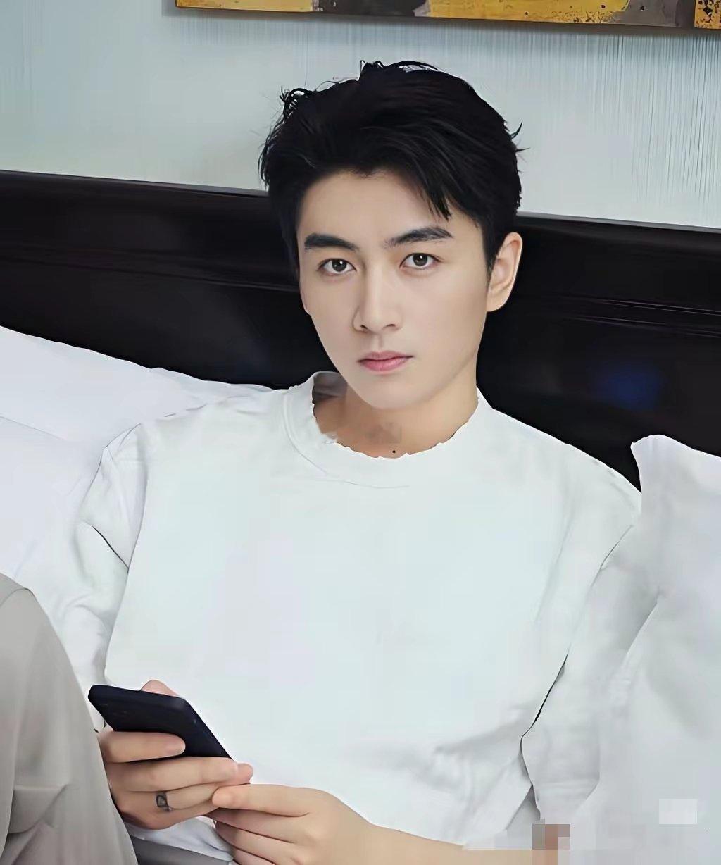 于正为陈晓新剧《大生意人》宣传，说他依然是心里的家人。当年陈晓和于正解约时闹