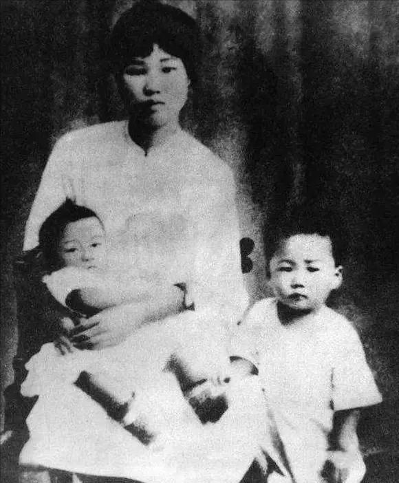 毛主席逝世后，唯一活下来的儿子毛岸青，为何没出现在守灵名单？ “主席最后的手令