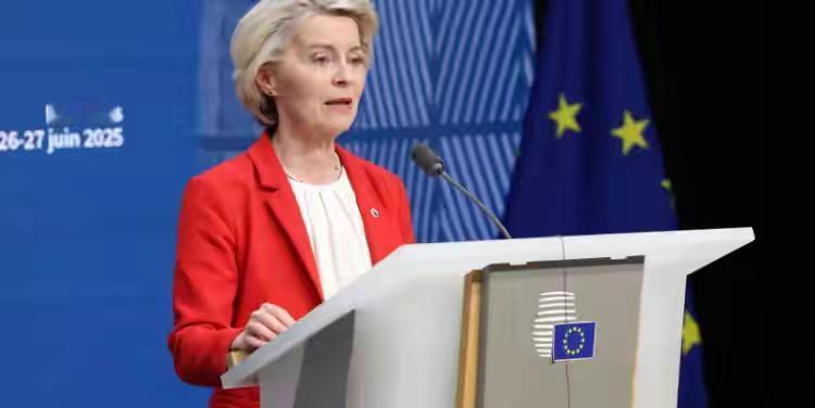 冯德莱恩硬刚美国：当盟友掀桌子，法治才是最后的底气！特朗普一句“美国必须得