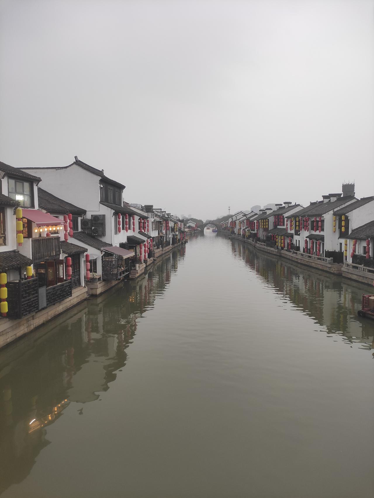 紫微斗数文曲星五行属金，是女星，主舌辨，文艺偏门，同时也主风流，它属于票据，