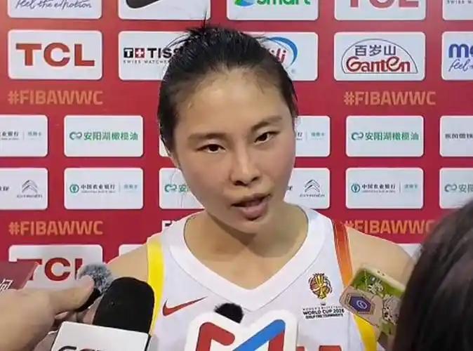 记者问王思雨，黄金一代只剩自己，会不会想念以前的队友？ 王思雨表示，这是一个