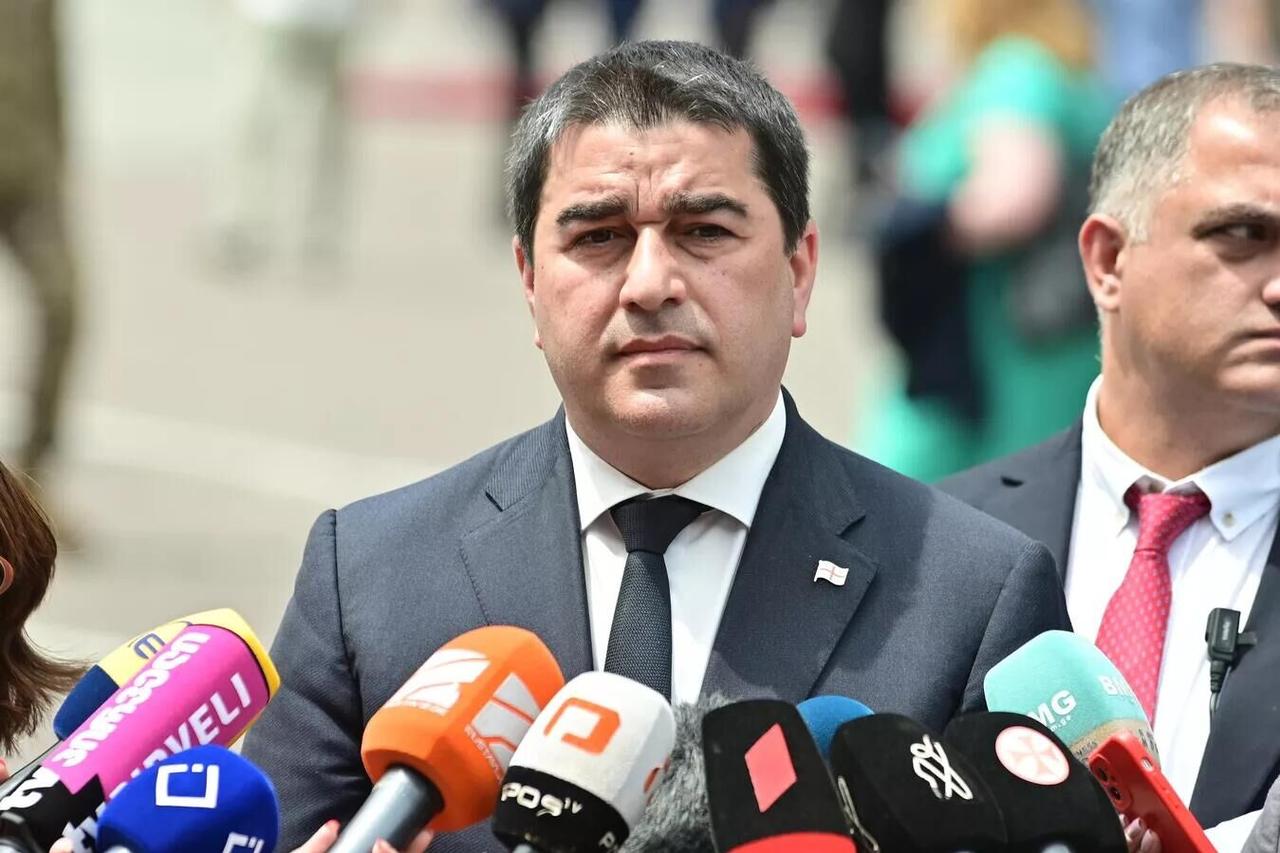 格鲁吉亚没有上当。格鲁吉亚议会议长沙尔瓦•帕普阿什维利12月9日表示，北约的