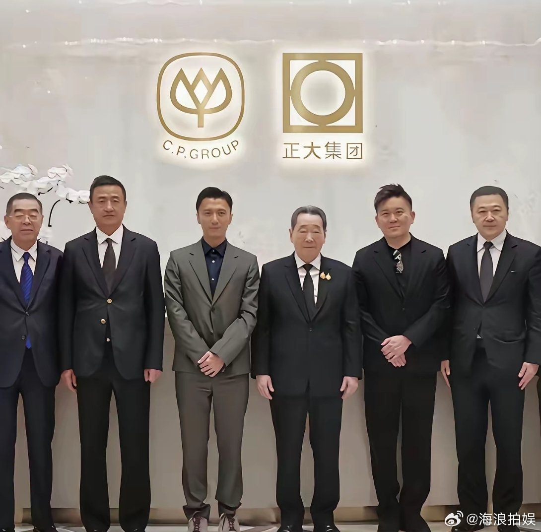 一个细节告诉你谢霆锋人到中年财力不如当年了提起谢霆锋给大众的印象就是典型的娱二代有钱又有颜骄傲不逊同