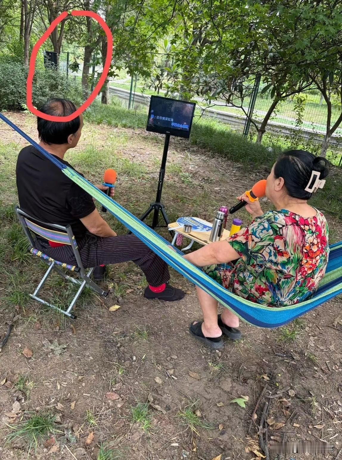 去掉滤镜的谢霆锋，戳破容貌的现实真相不知道大家有没有想过，当去掉层层滤镜之后，昔日偶像的真实模样，会