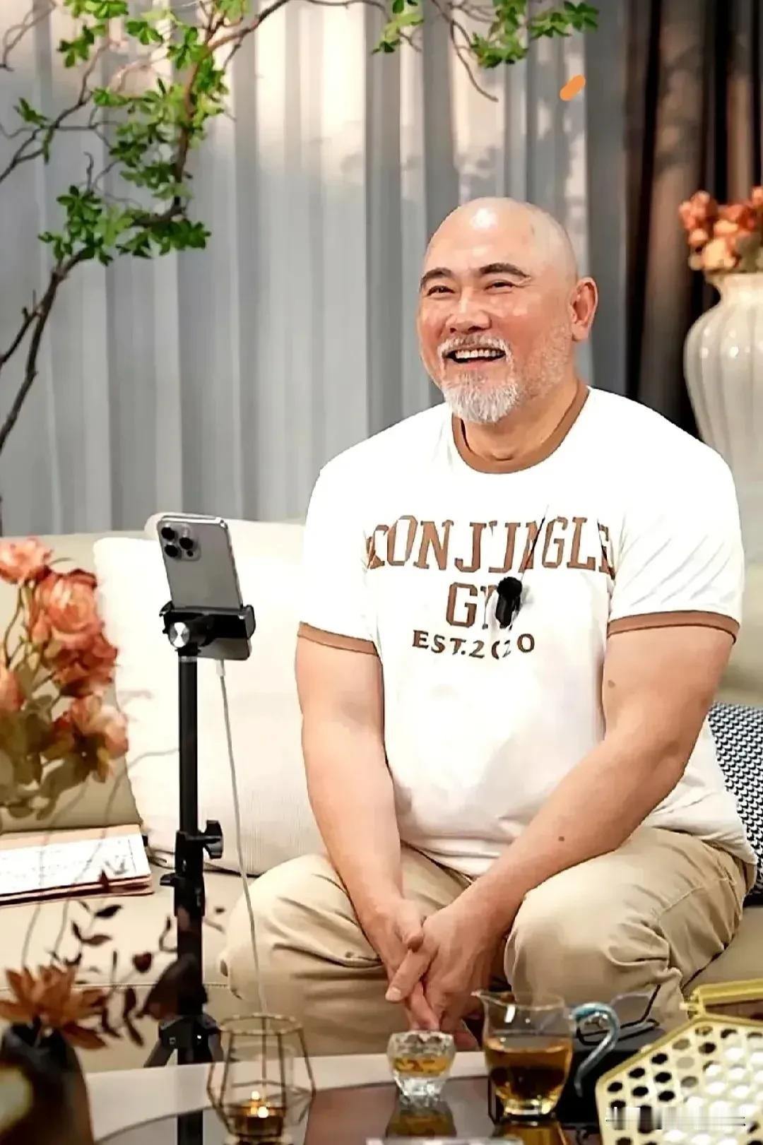 66岁赵文瑄，直接硬刚！最近，有网友在赵文瑄社交账号下留言：“赵叔，我给你介