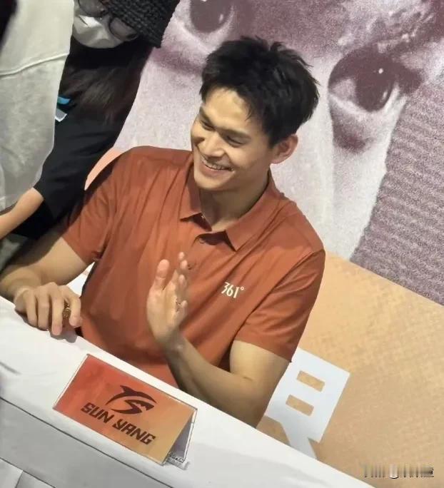 他俩没碰到，真是可惜了！孙杨到杭州参加活动，得知旁边就是张继科的球馆，就特意过