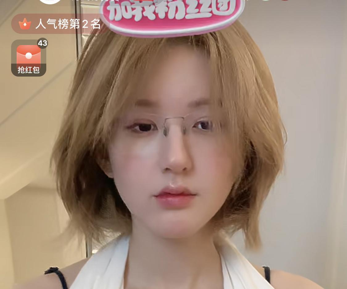 原以为赵露思打算转入直播行业了，结果她自己在直播时说，不要在联系她做商务了，她不