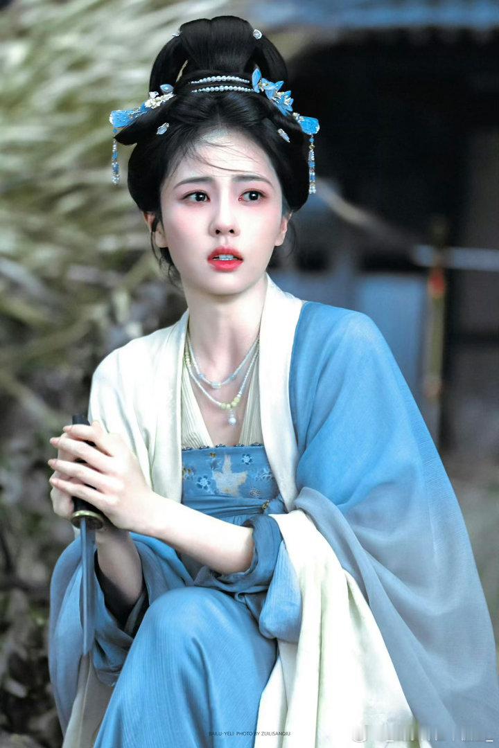 白鹿角色热度登顶很多人说叶璃是今年古偶新天花板，如今登顶热度榜也算交出了答卷。剧