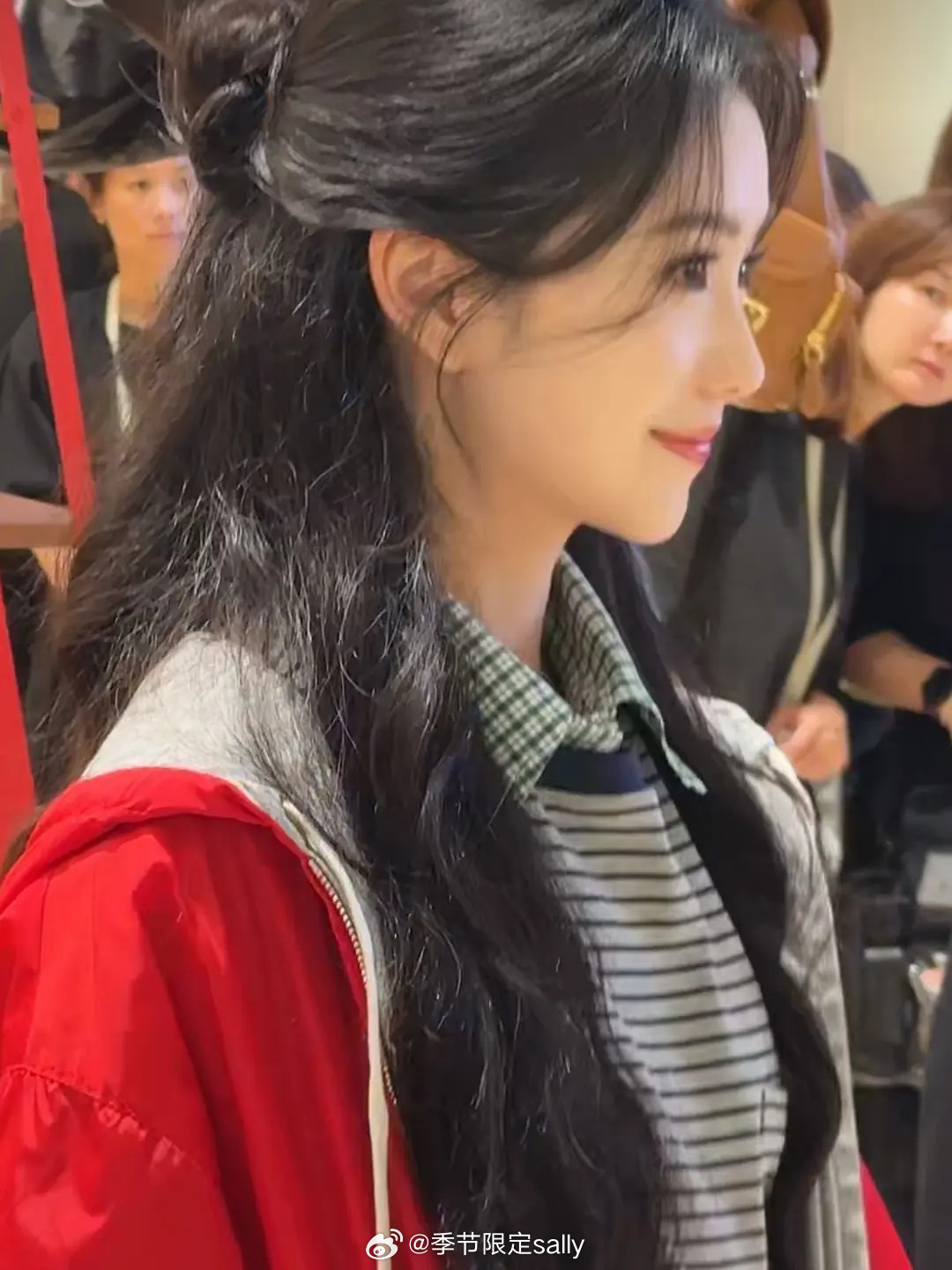 刘浩存今天miumiu活动图，美美滴眼睛亮亮地​​​