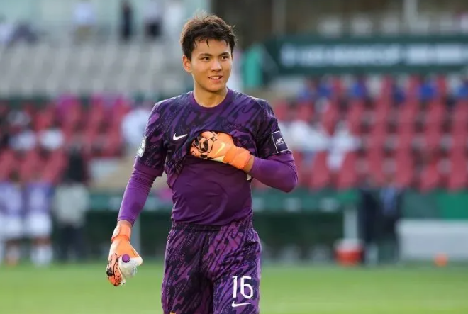 李昊在∪23亚洲杯上的表现，前五场零失球，总决赛对阵日本，所失四个球两个折射，一