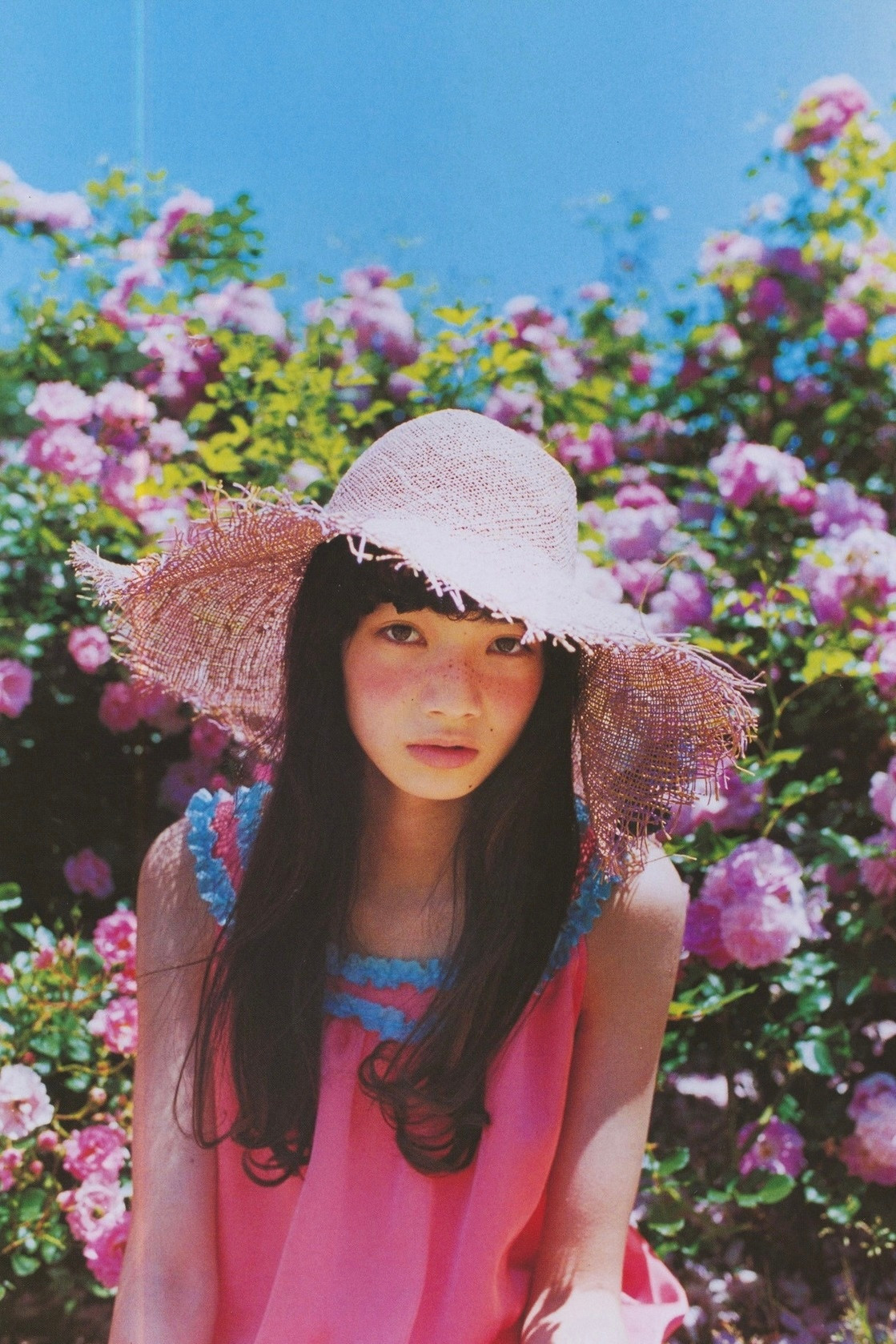 2013年，十七岁的小松菜奈，在摄影师野口贵司的镜头下。​​​
