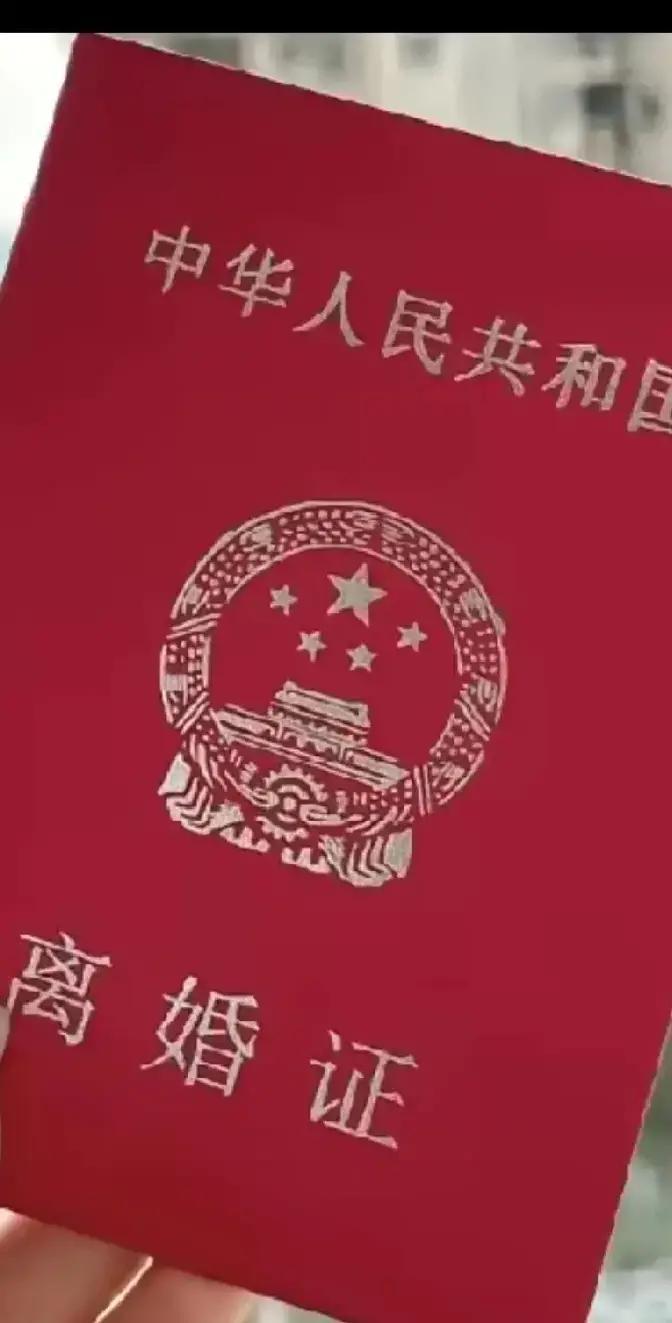 三岁那年，老公和小三跑了，她一个人带娃，白手起家做服装生意，一年几十万收入，日子