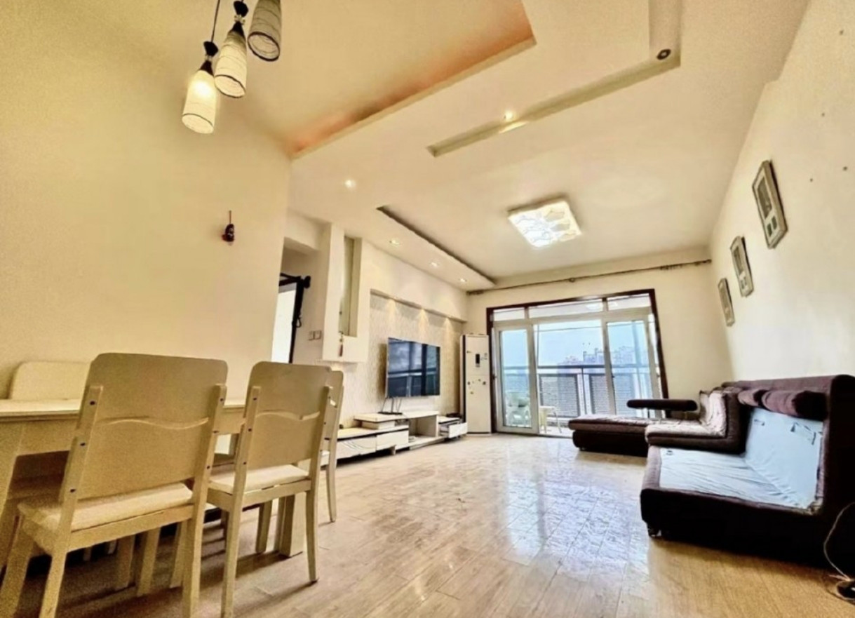 成都160万“凶宅”26.6万开拍，70人报名“捡漏”！最近成都一套房子在网上