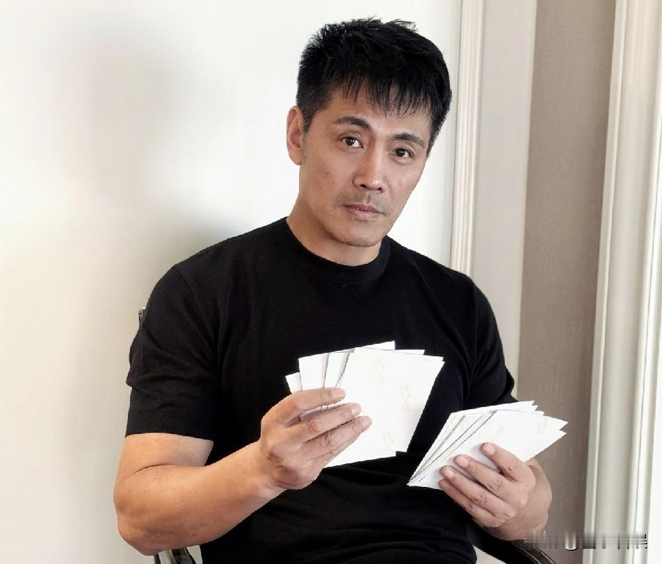 邵兵，遗憾发文8月12号傍晚，邵兵突然冲上热搜，他在个人社交平台上遗憾发文