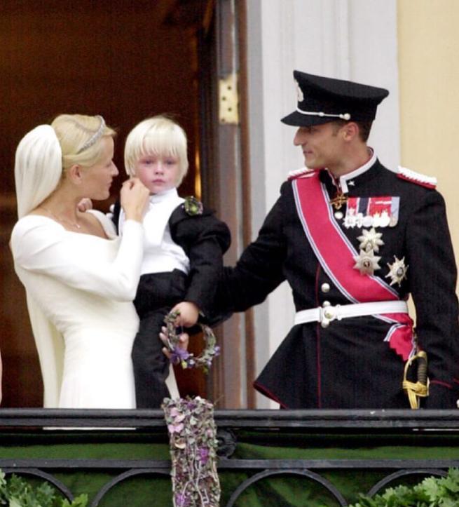 王室择偶观的改变，是为了迎合民意，权衡利弊后的选择罢了。挪威王储娶了带娃的妈妈