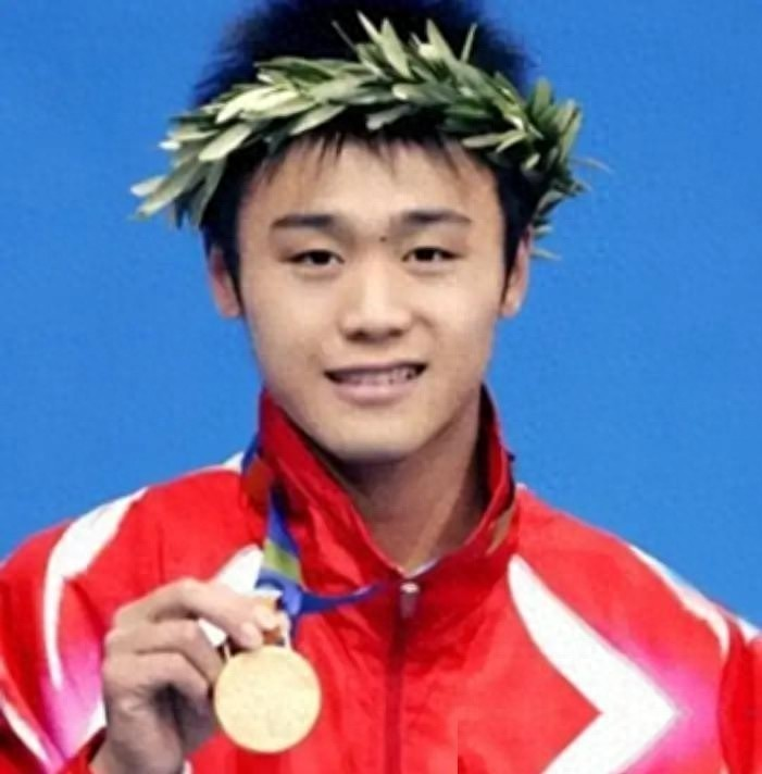 宋轶没想到：她奥运冠军表哥胡佳，如今在广东当董事长雅典十米台一跳成名的胡佳，是宋轶姨家表哥。表妹还在