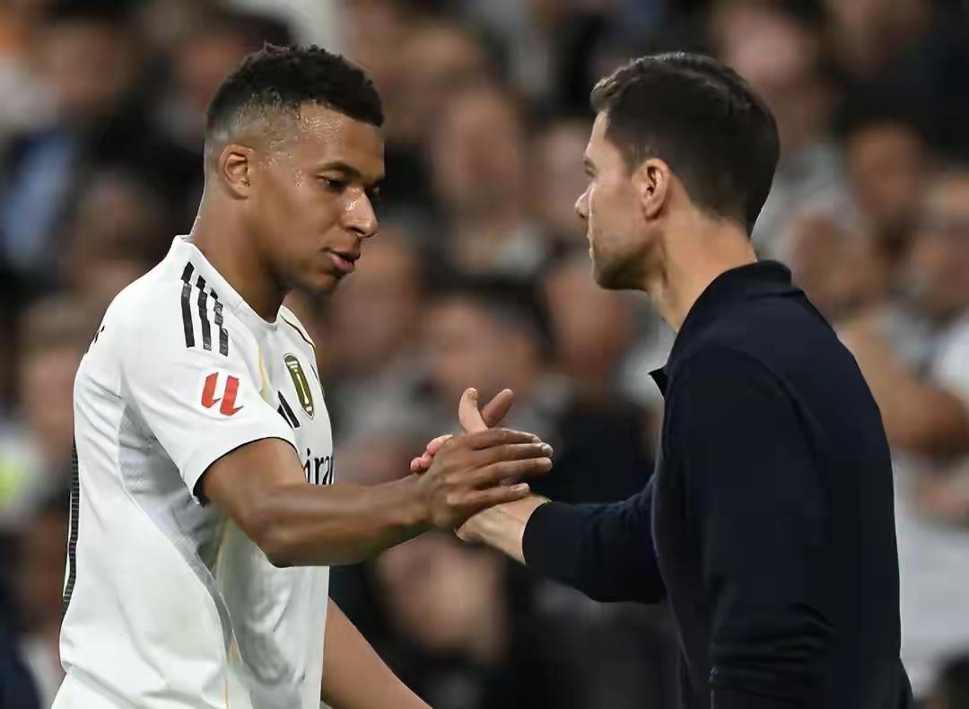 皇马还是把齐达内请回来吧，一般人还真压不住这些骄兵悍将。阿隆索当球员时就不是什么