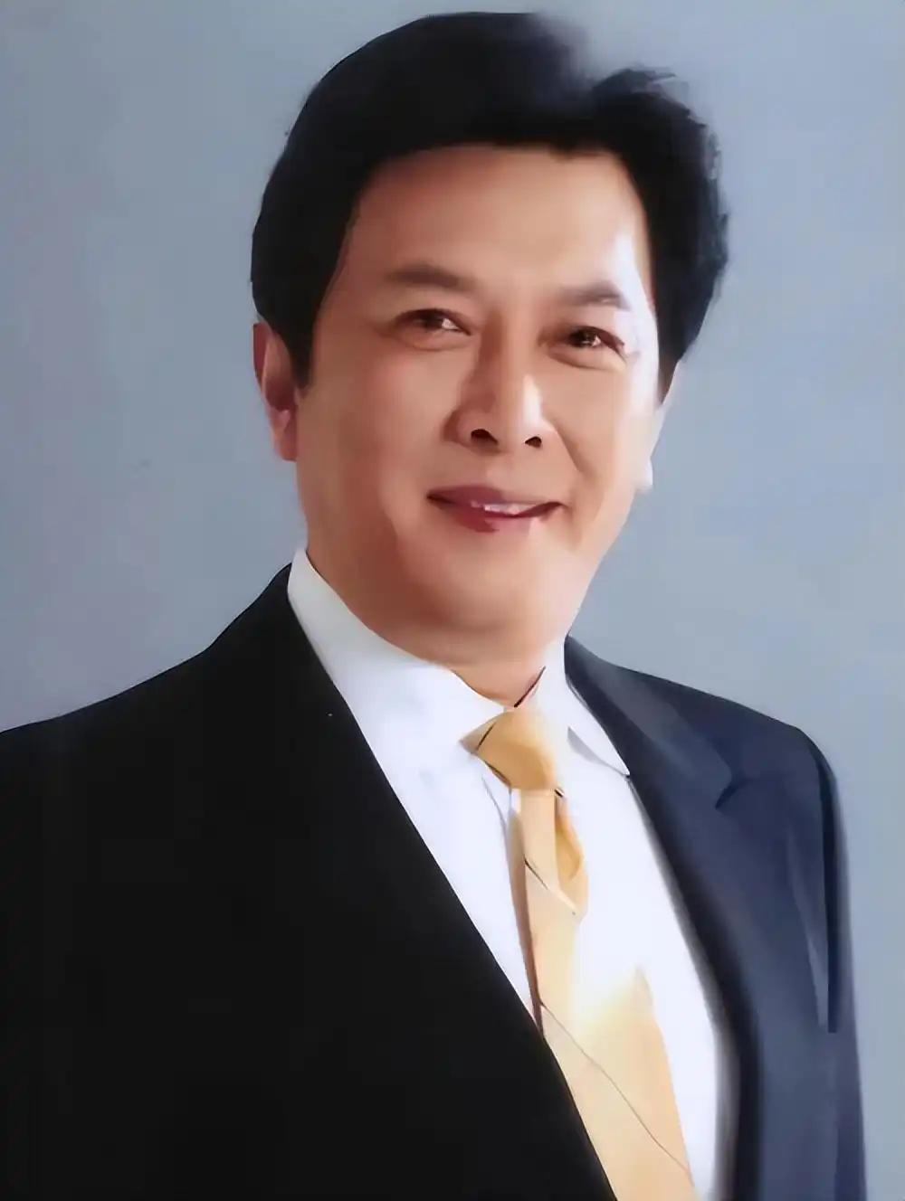 导演胡玫说：“当年拍《雍正王朝》时，临近开机的那件事，我这辈子都忘不了。”剧