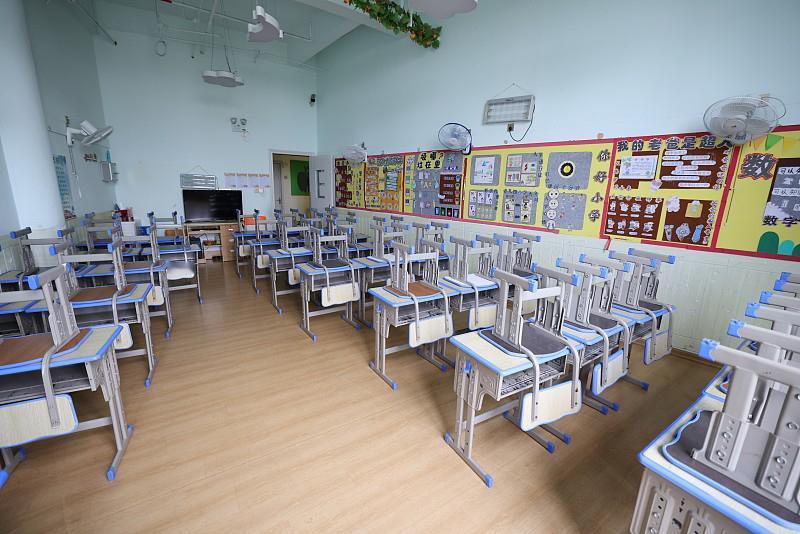 9月3日，山东菏泽巨野县南关小学新校区被指气味刺鼻，不少孩子出现头晕、流鼻血症状