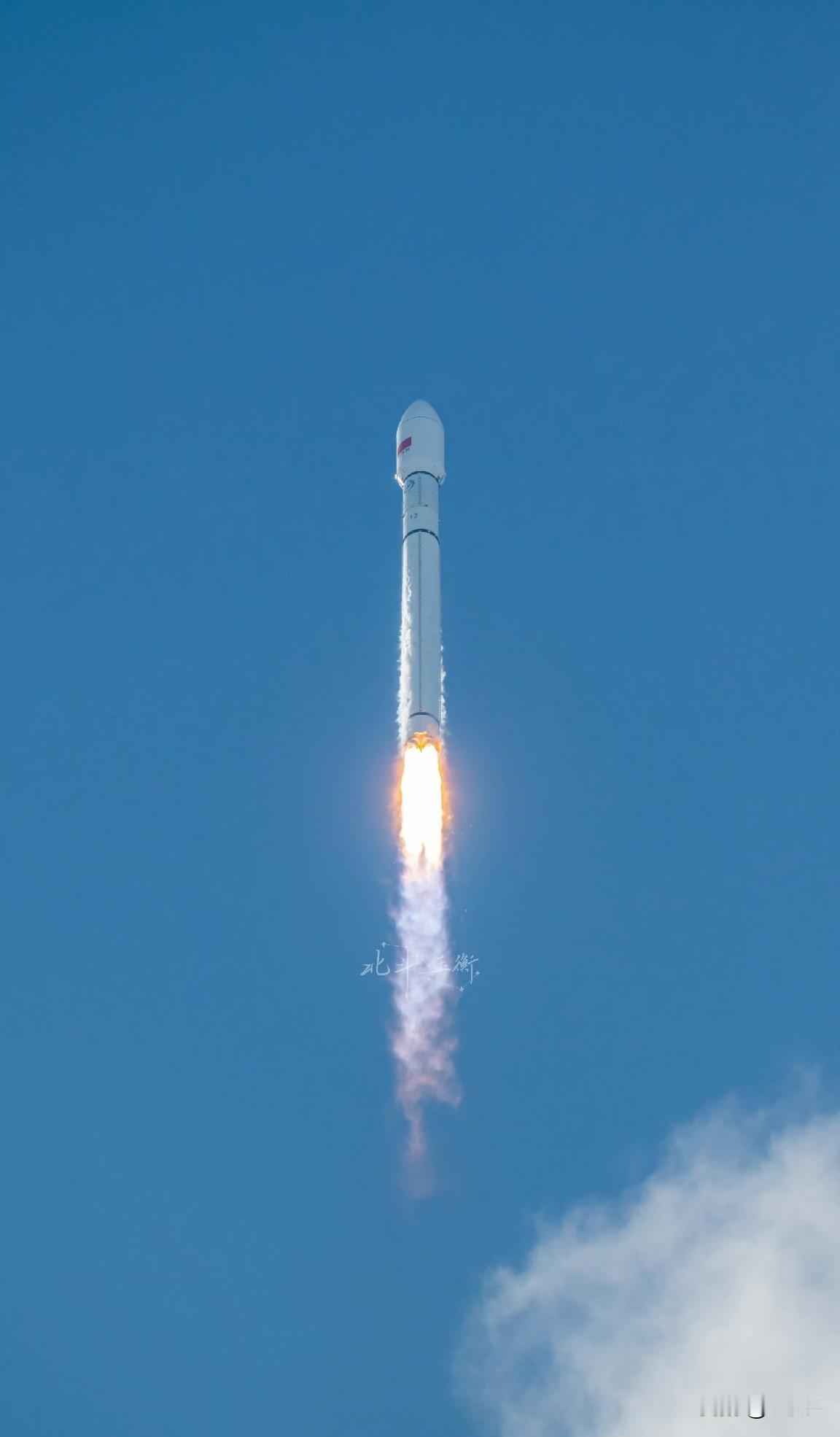 前后不到两小时，两枚火箭发射成功。航天发射开始走量了……先是长征十二号运载火箭