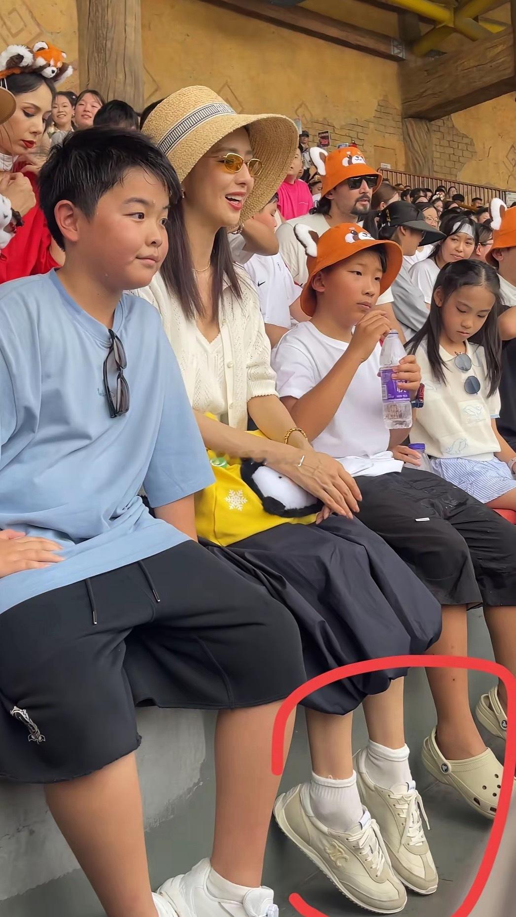 佟丽娅穿的鞋是什么牌子的？