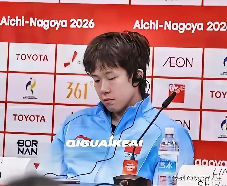 王楚钦在亚运会男单比赛赛后的记者采访上，说了一句“之前还可以顶一顶”，让人们浮想