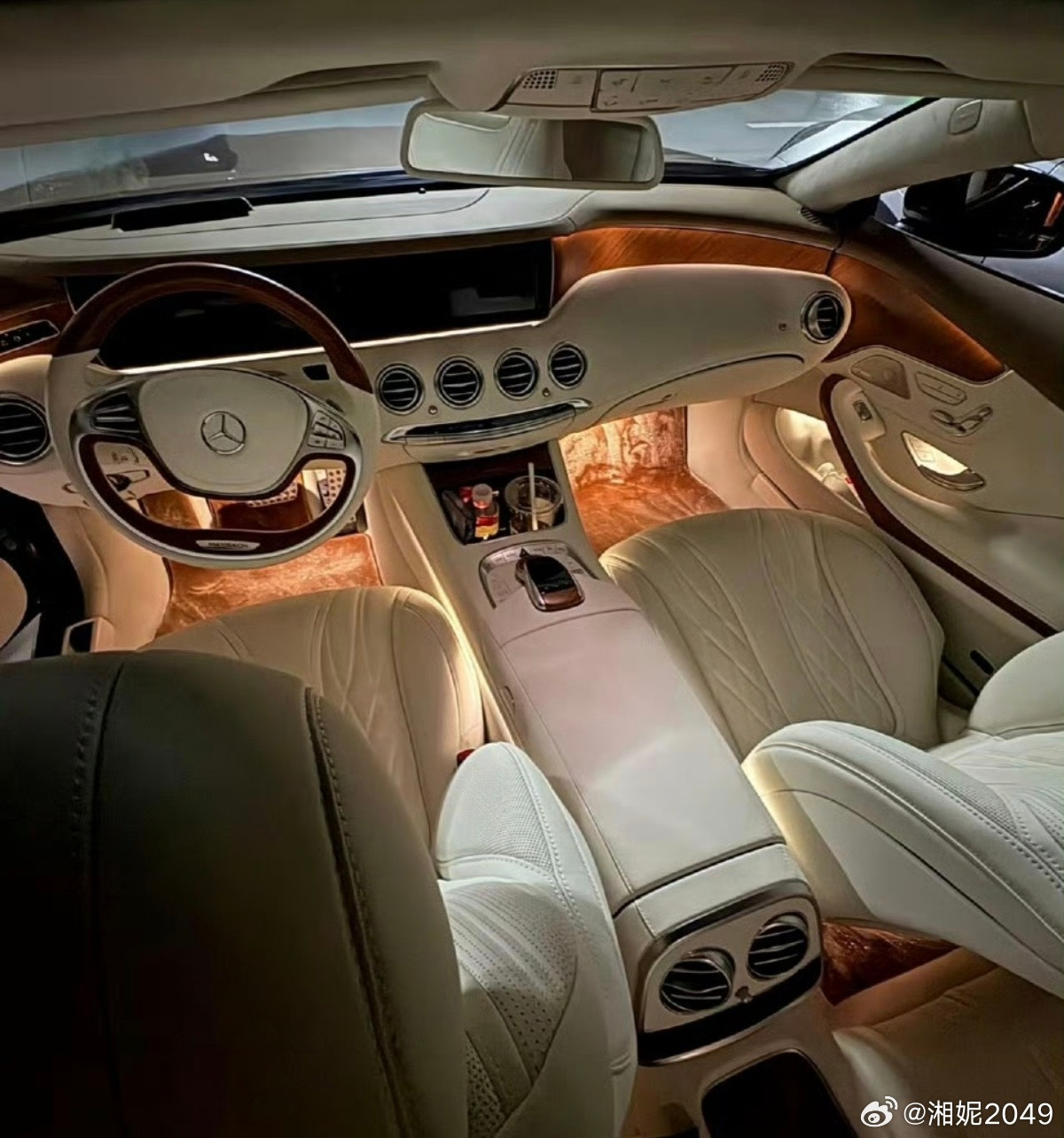 这车的内饰真的很戳我就是买不起的价格…