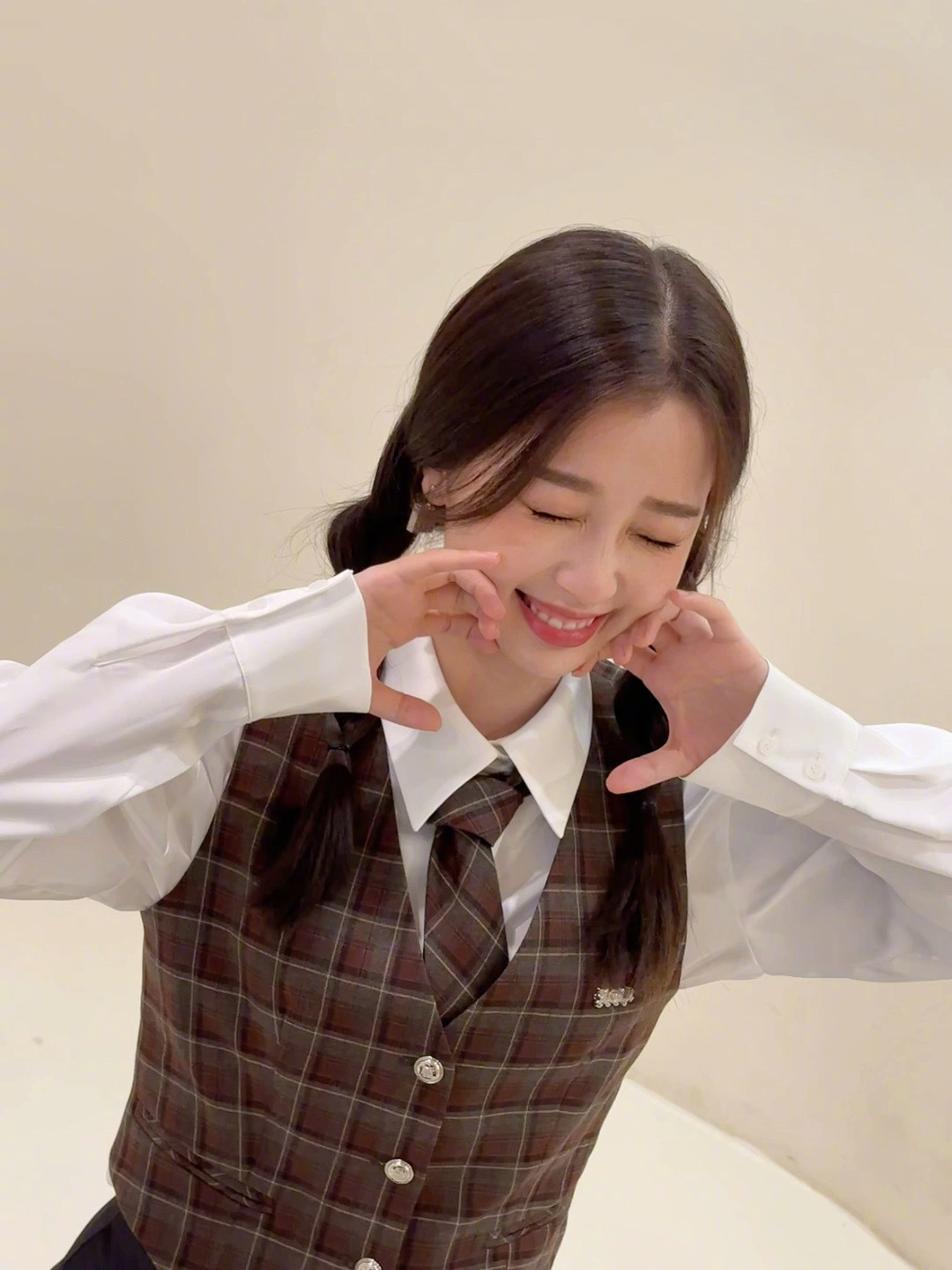 虞书欣Esther对我笑～看这些live好治愈